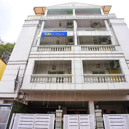 Fabhotel The Kings Suites